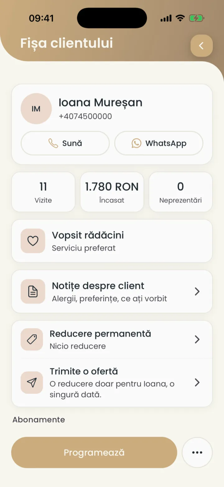 Fișa clientei: telefonul, 11 vizite, suma încasată, serviciul preferat, notițe, reducere permanentă și oferta