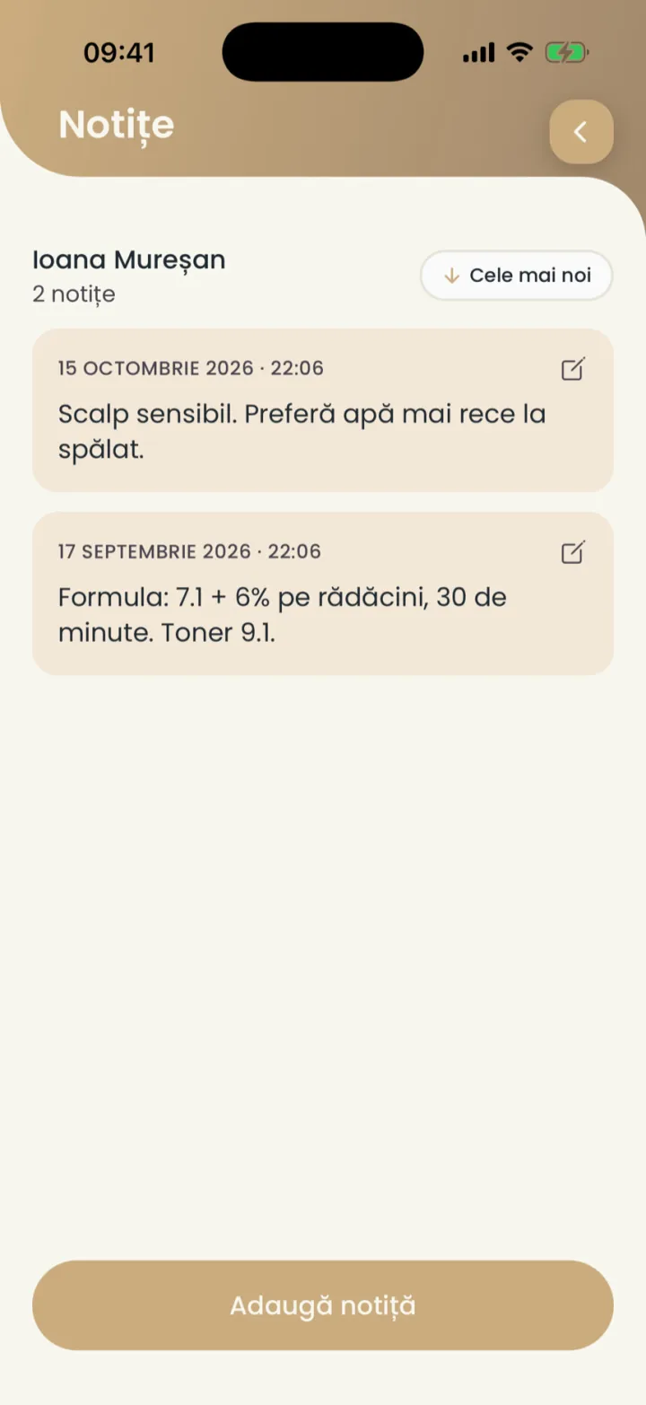 Ecranul Notițe cu două notițe datate despre clientă